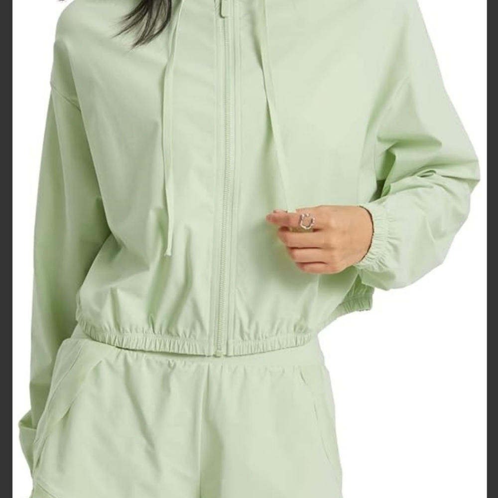 Lightweight cropped jacket.  LIGHT GREEN AND LIGHT BROWN. Size medium